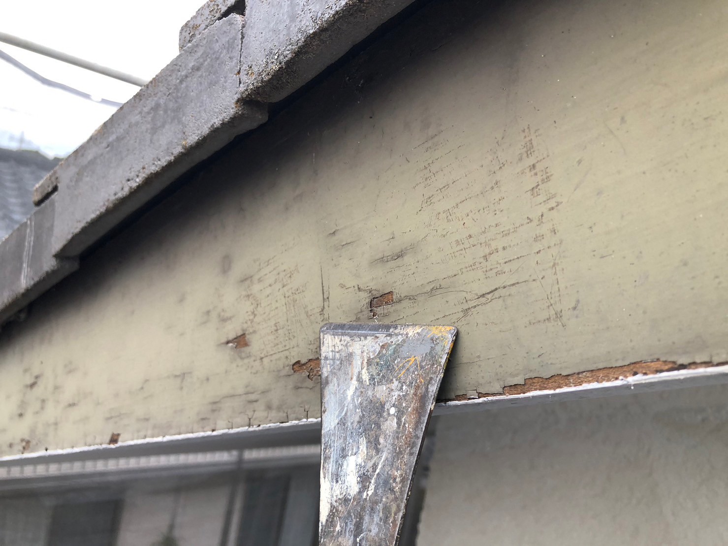 破風板のケレン作業